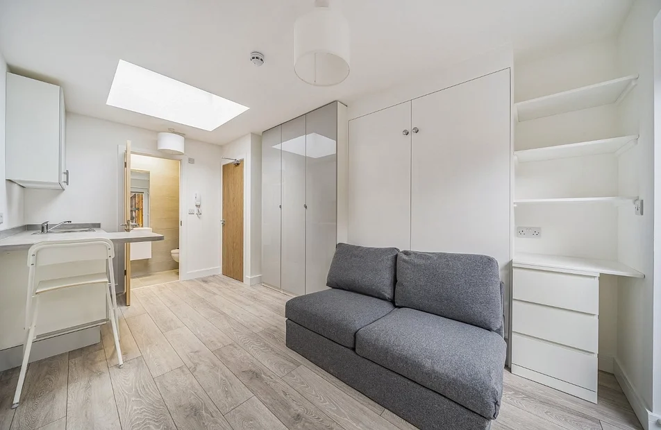 Room Harland Road in Greater London