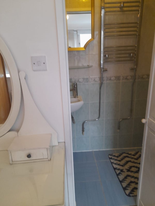 Room Minster Road in Greater London