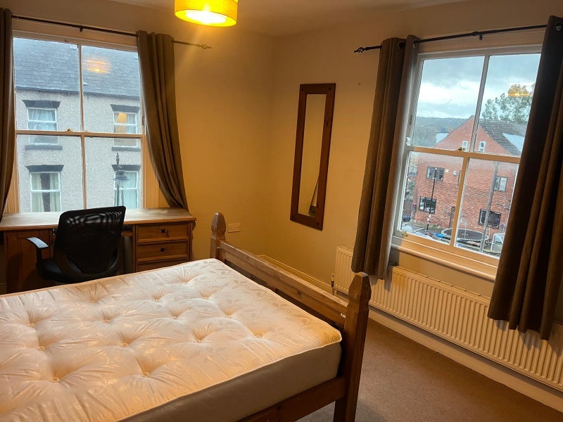 Room Sharrow Lane in Sheffield
