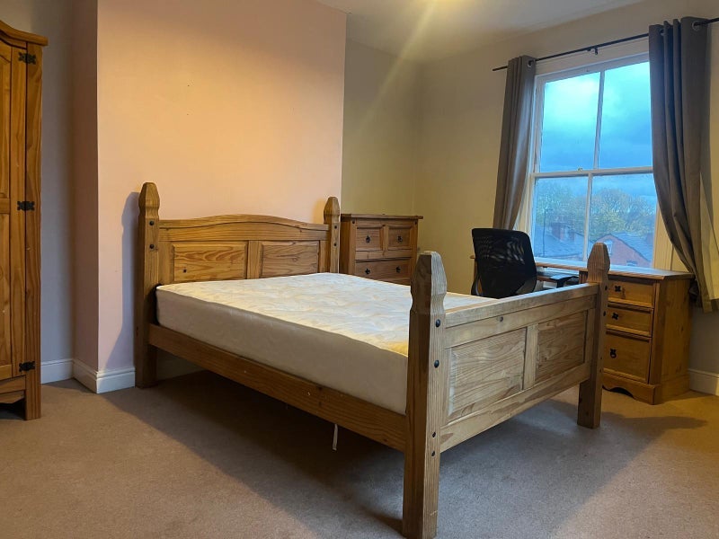Room Sharrow Lane in Sheffield