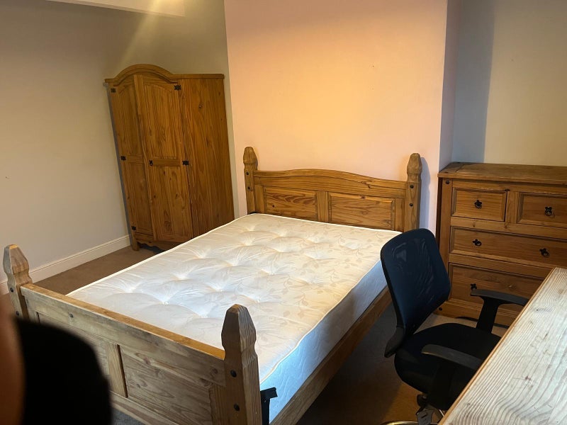 Room Sharrow Lane in Sheffield