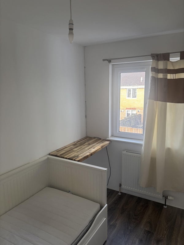 Room Wheatley Court in Glasgow
