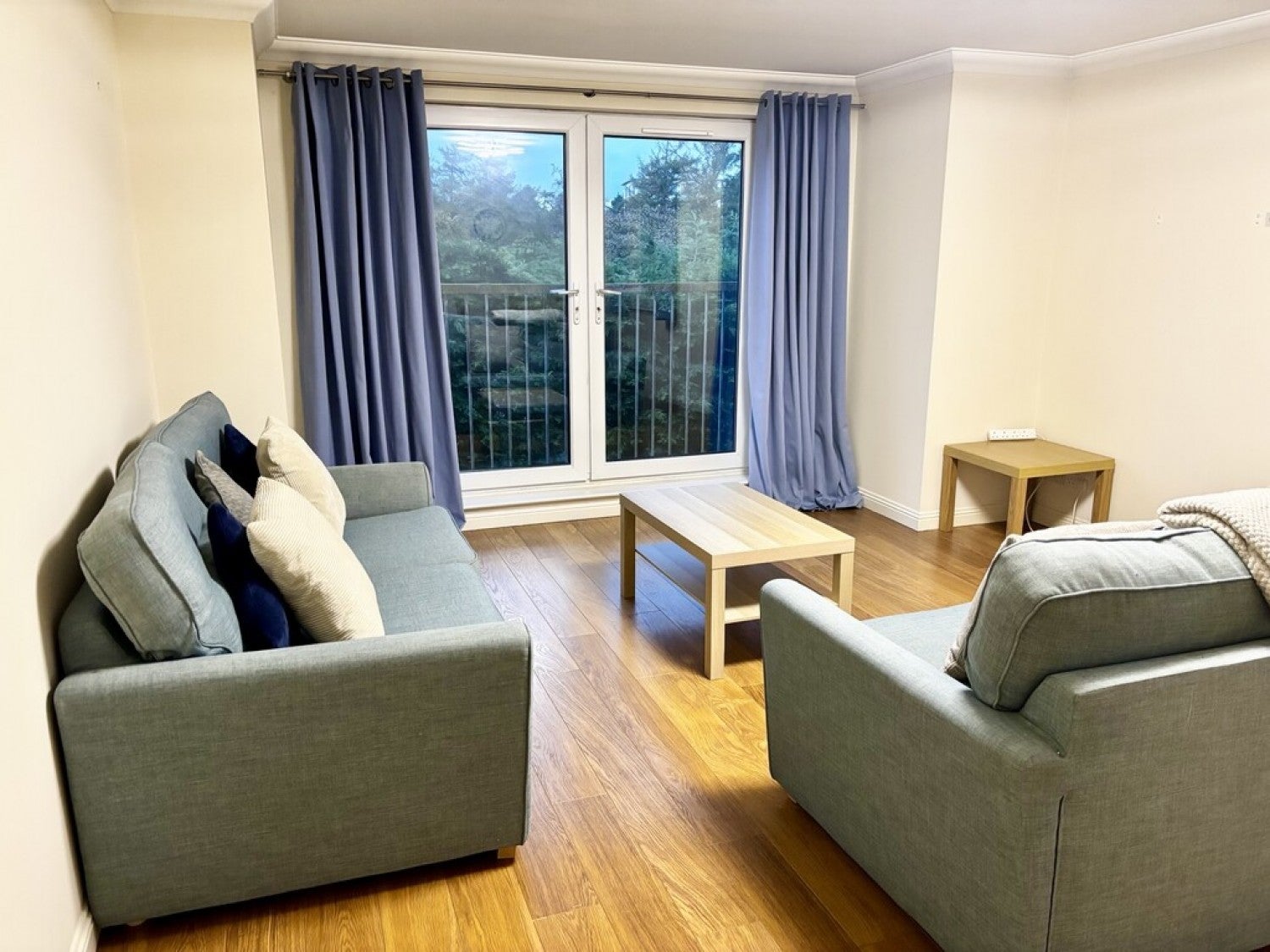 Flat Churchill Drive in Glasgow