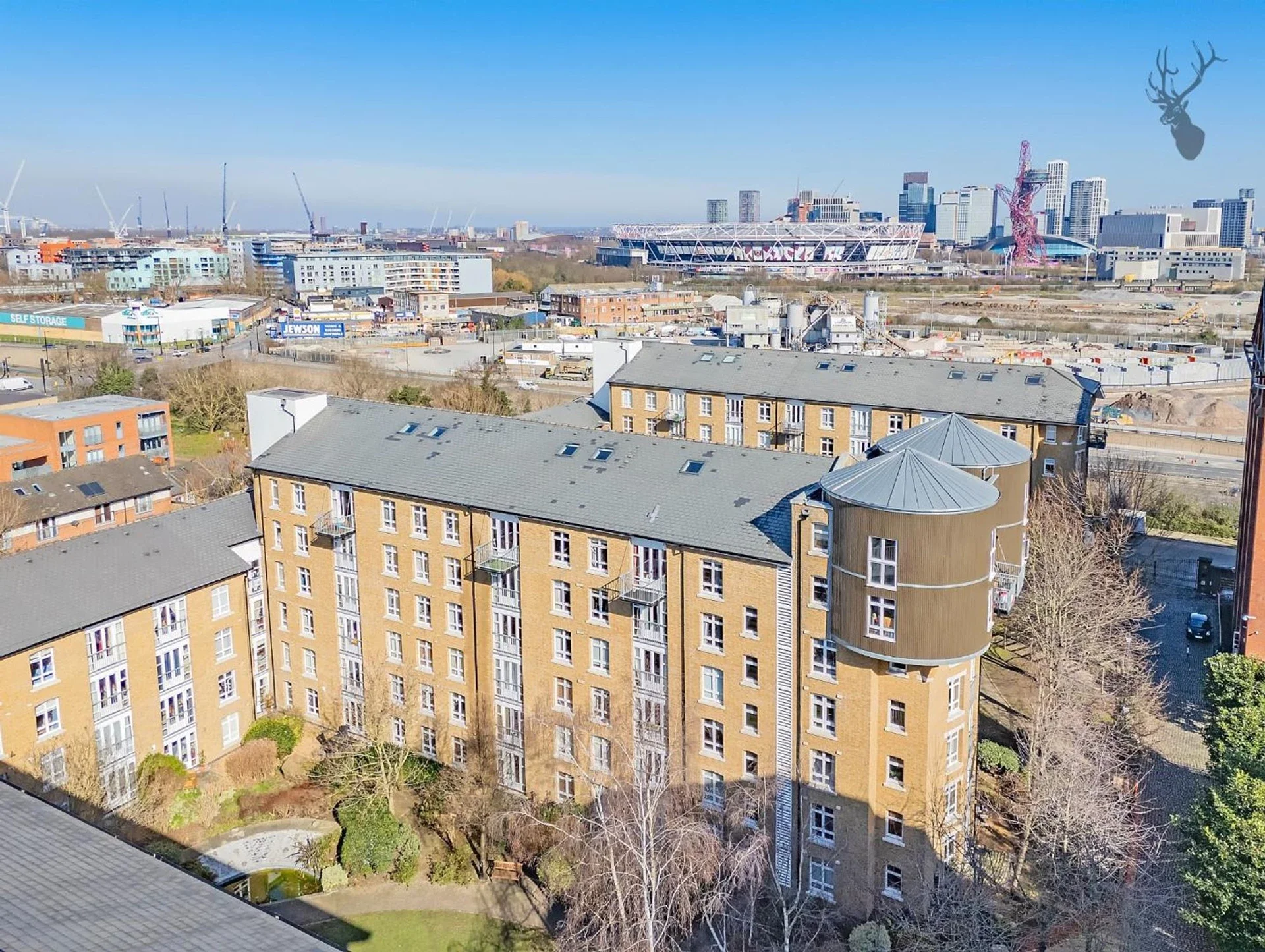 Flat Court Yard in Greater London