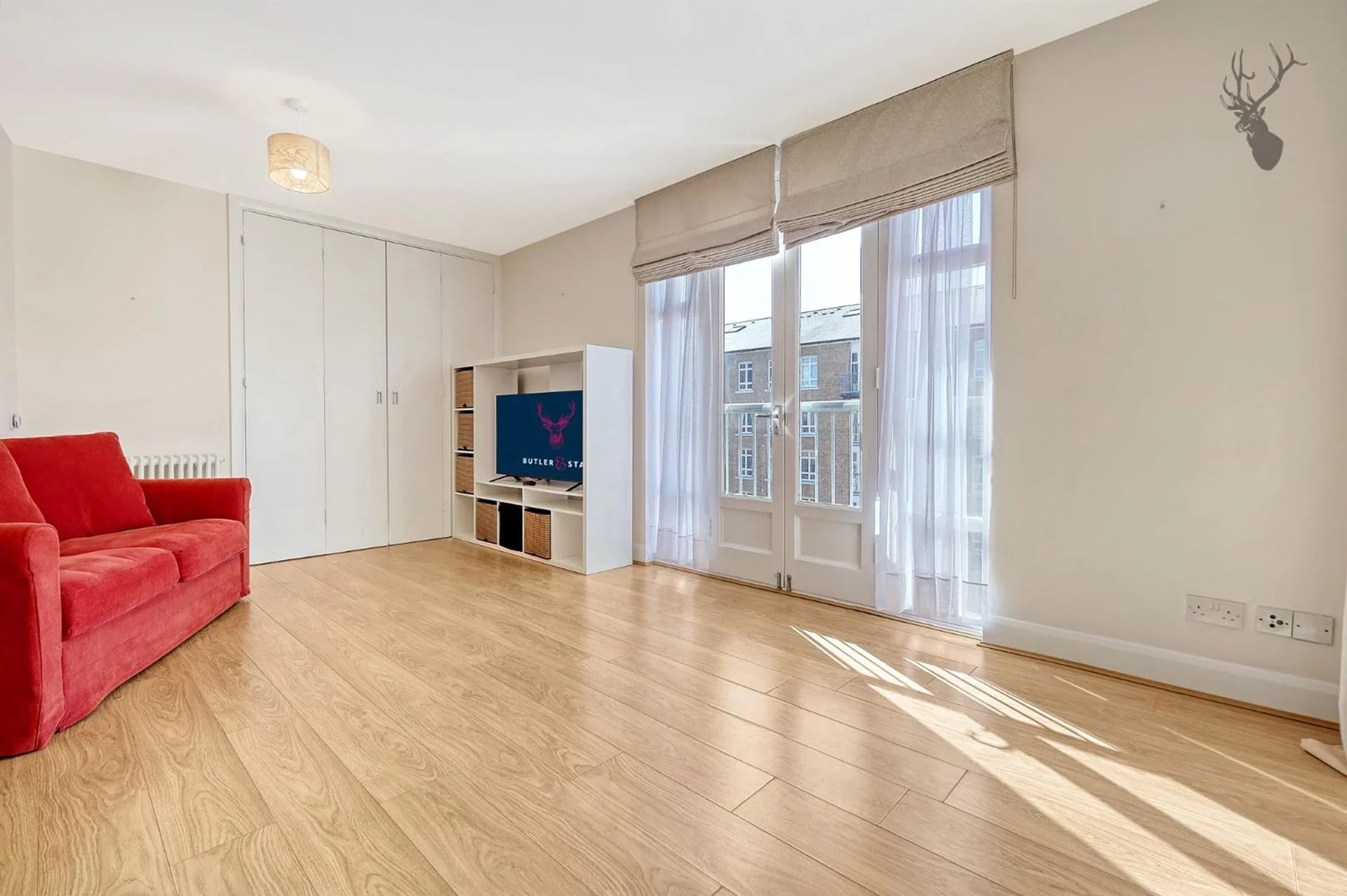 Flat Court Yard in Greater London