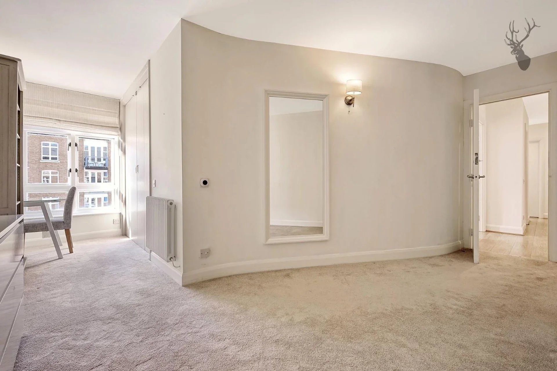 Flat Court Yard in Greater London