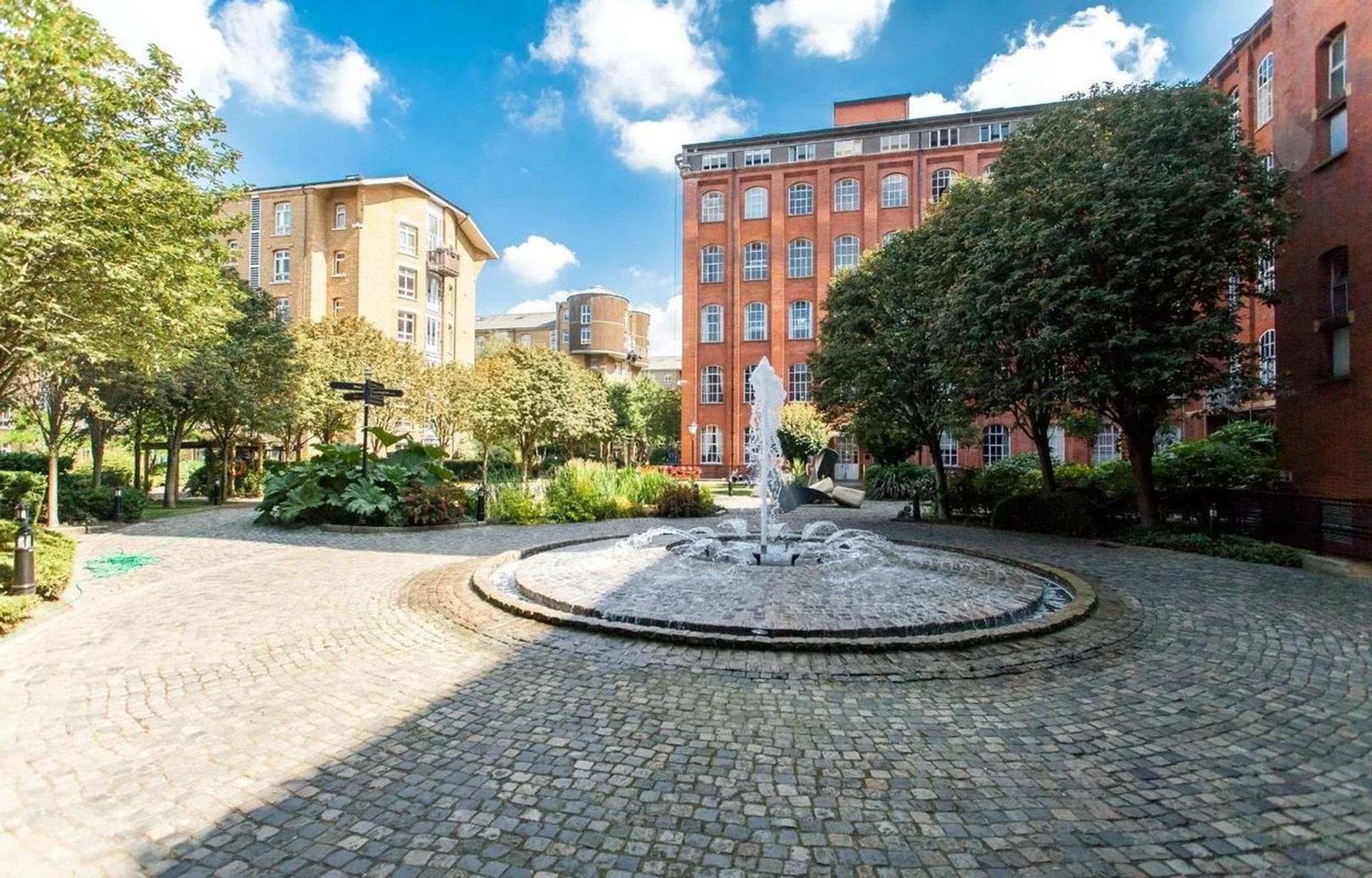 Flat Court Yard in Greater London