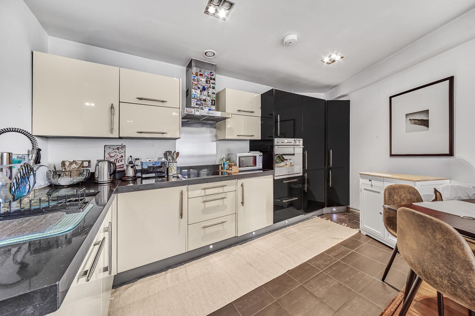 Flat Bridges Court in Greater London