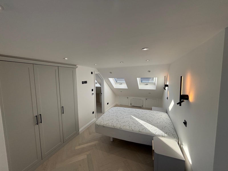 Room West Street in Greater London