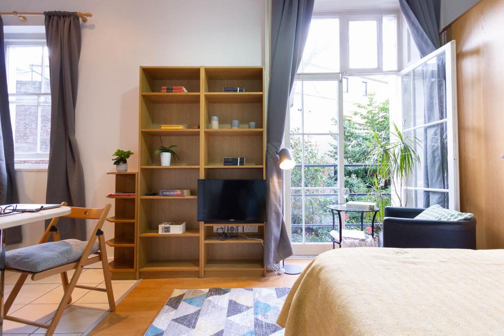 Flat Cartwright Gardens in Greater London