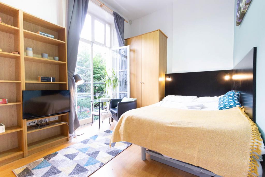 Flat Cartwright Gardens in Greater London