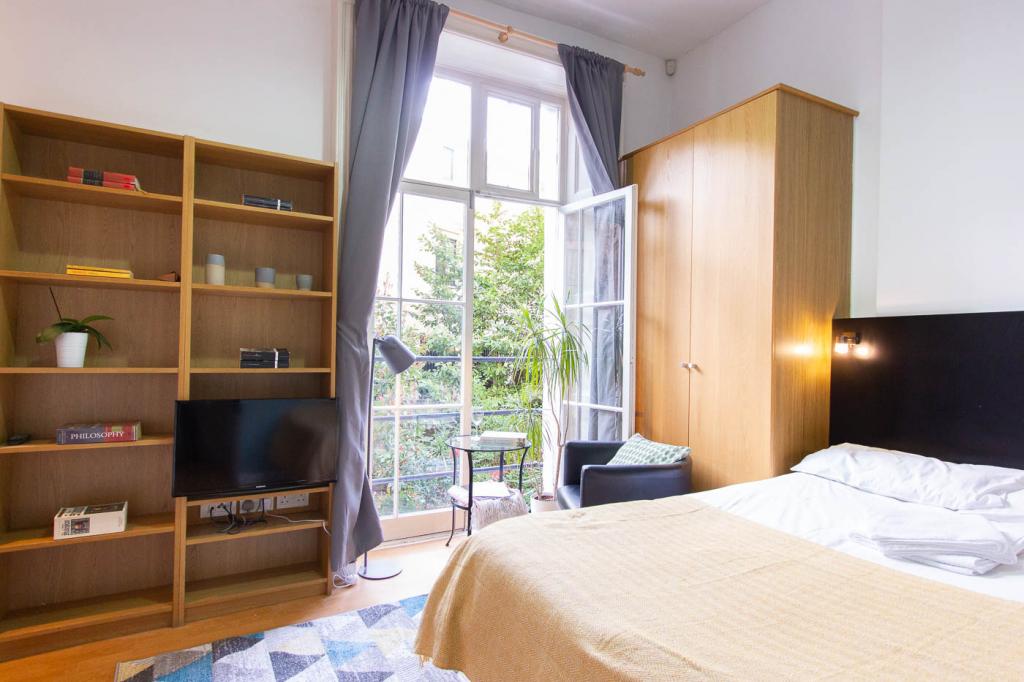 Flat Cartwright Gardens in Greater London
