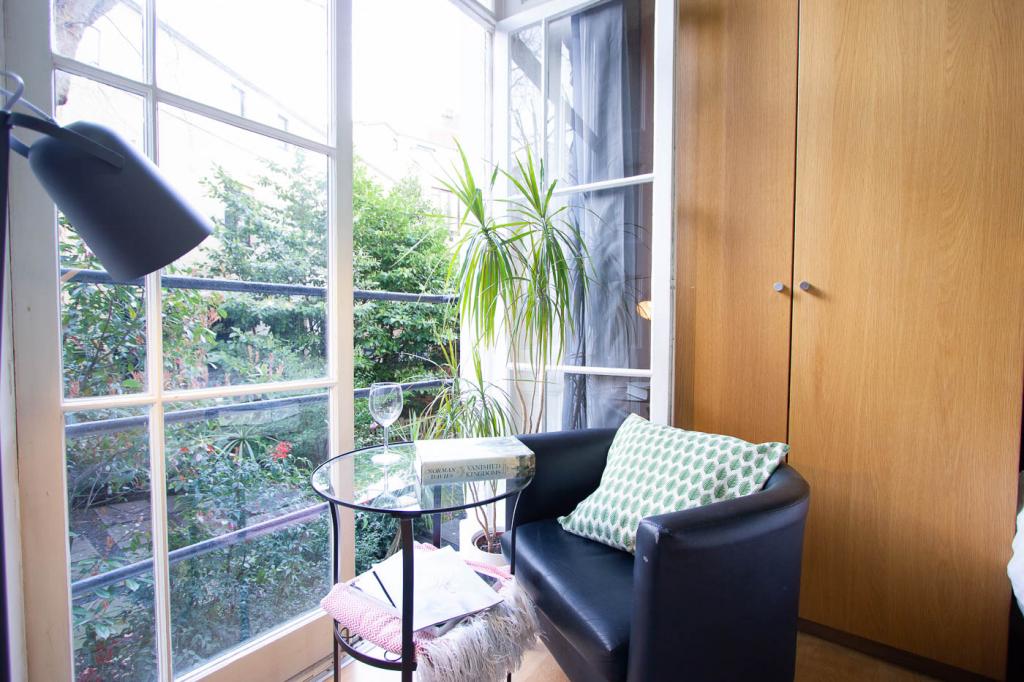 Flat Cartwright Gardens in Greater London