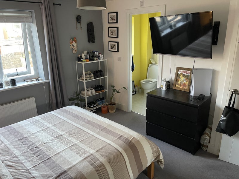 Room Old Pump House Close in Bristol