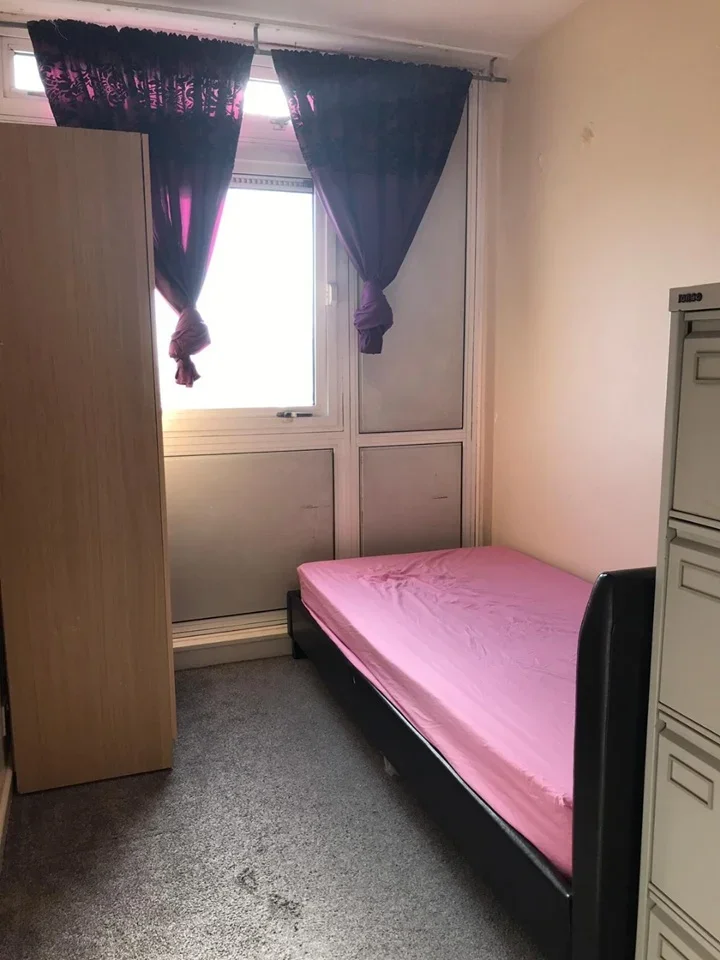 Flat Ascot Close in Greater London