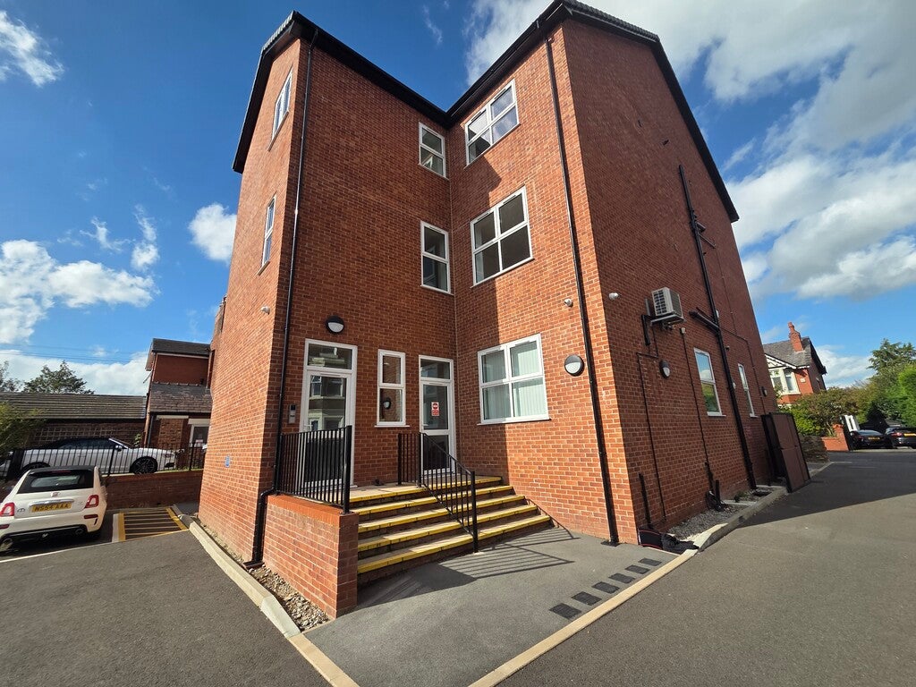 Flat Windsor Road in Chorley