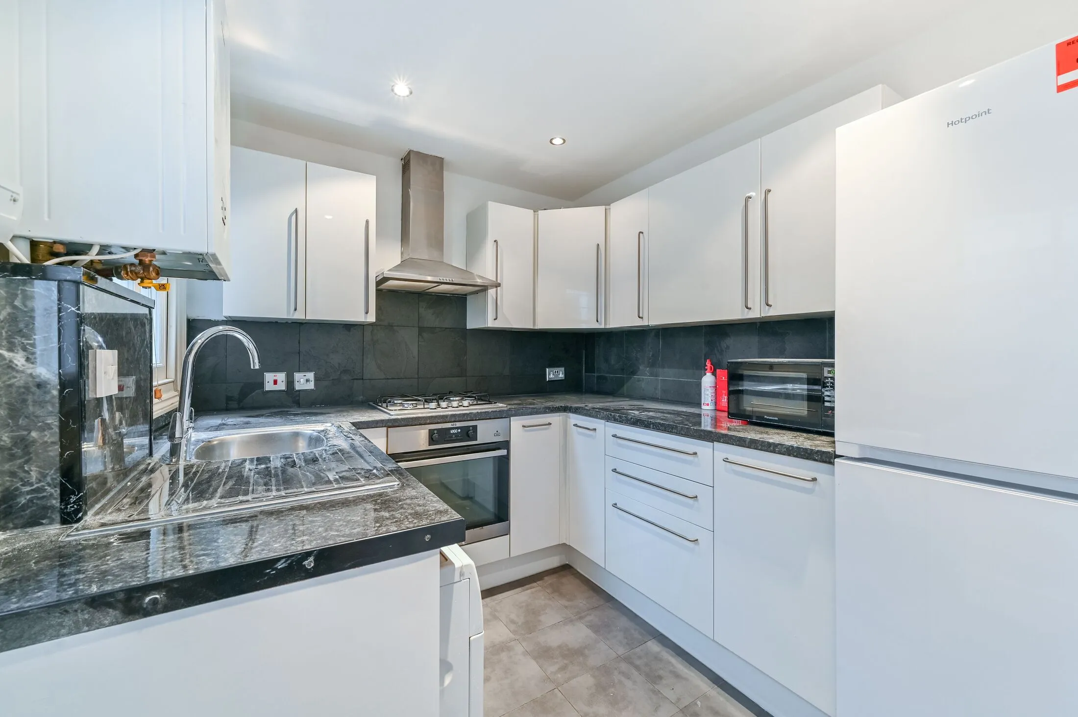 Flat Crossley Street in Greater London