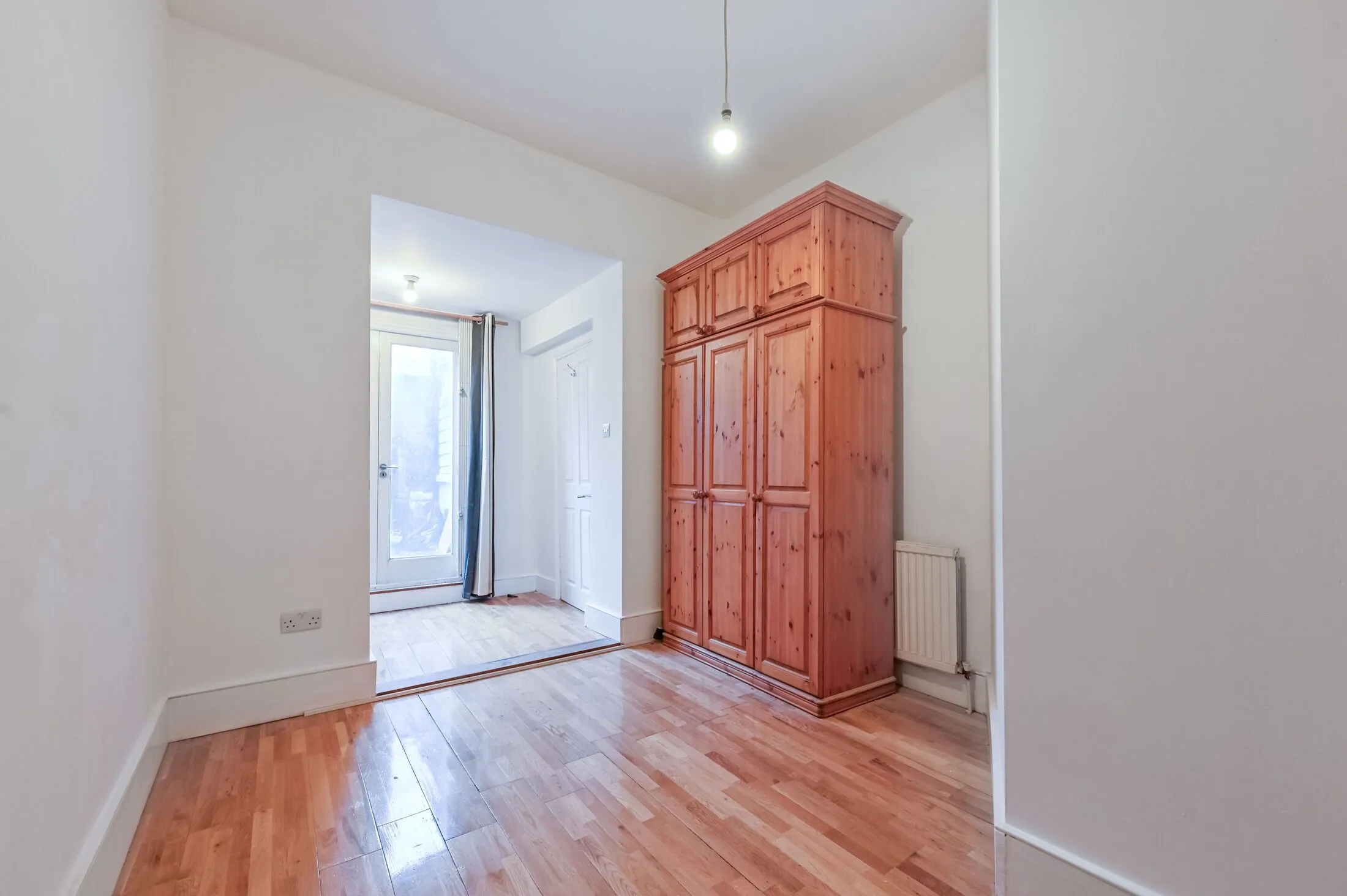 Flat Crossley Street in Greater London