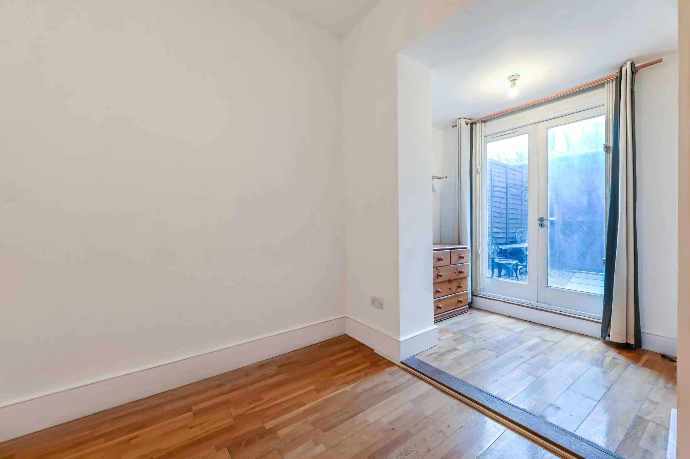 Flat Crossley Street in Greater London