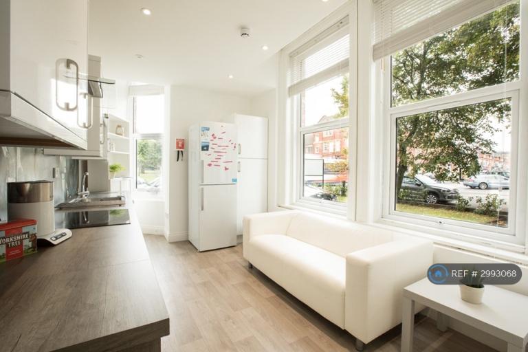 Room Linthorpe Road in Middlesbrough