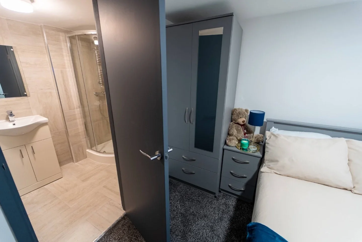 Room Holly Avenue in Birmingham