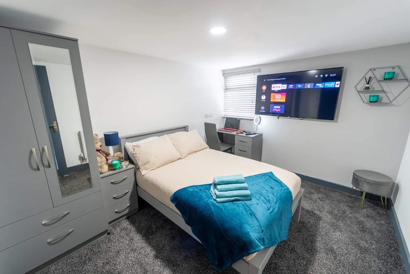 Room Holly Avenue in Birmingham