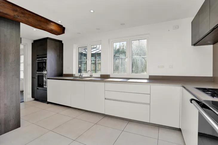 House Fairmile Avenue in Elmbridge