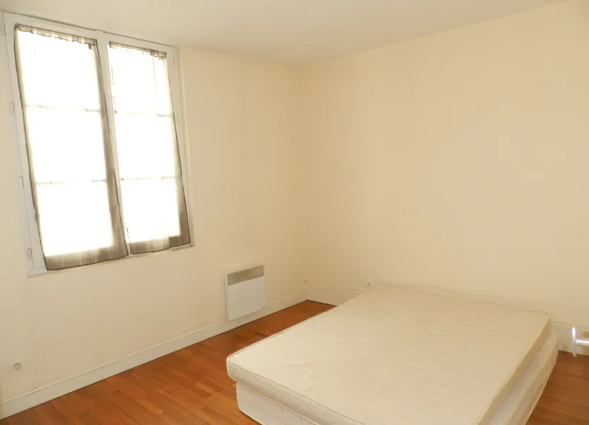 Flat Rue du 19 Mars 1962 in Brie-Comte-Robert