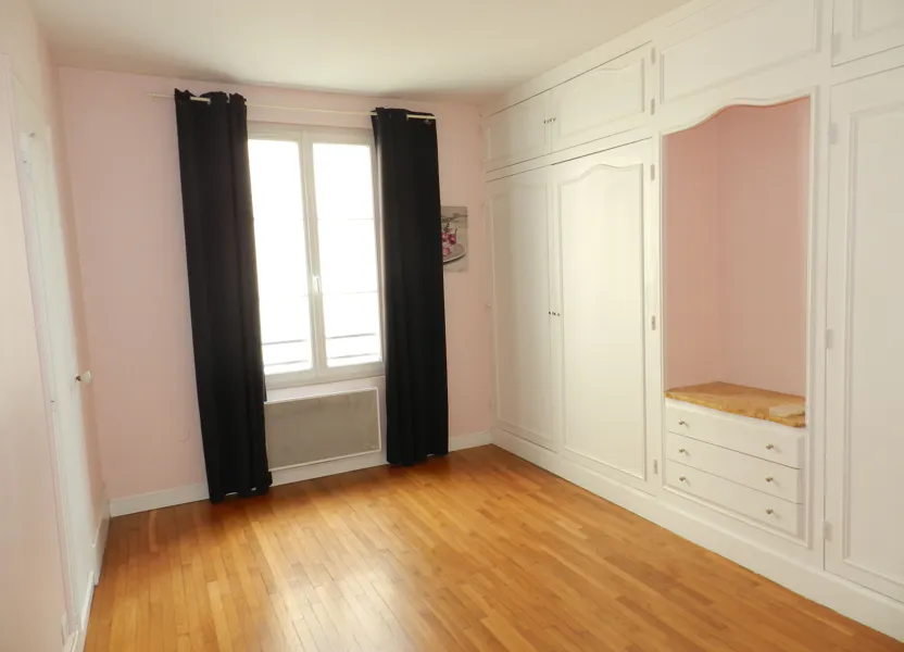 Flat Rue du 19 Mars 1962 in Brie-Comte-Robert