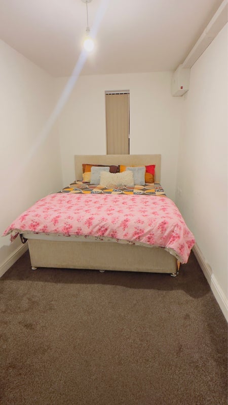 Room Edge Lane in Trafford