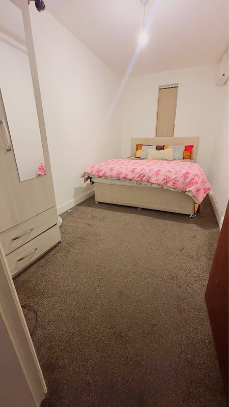 Room Edge Lane in Trafford