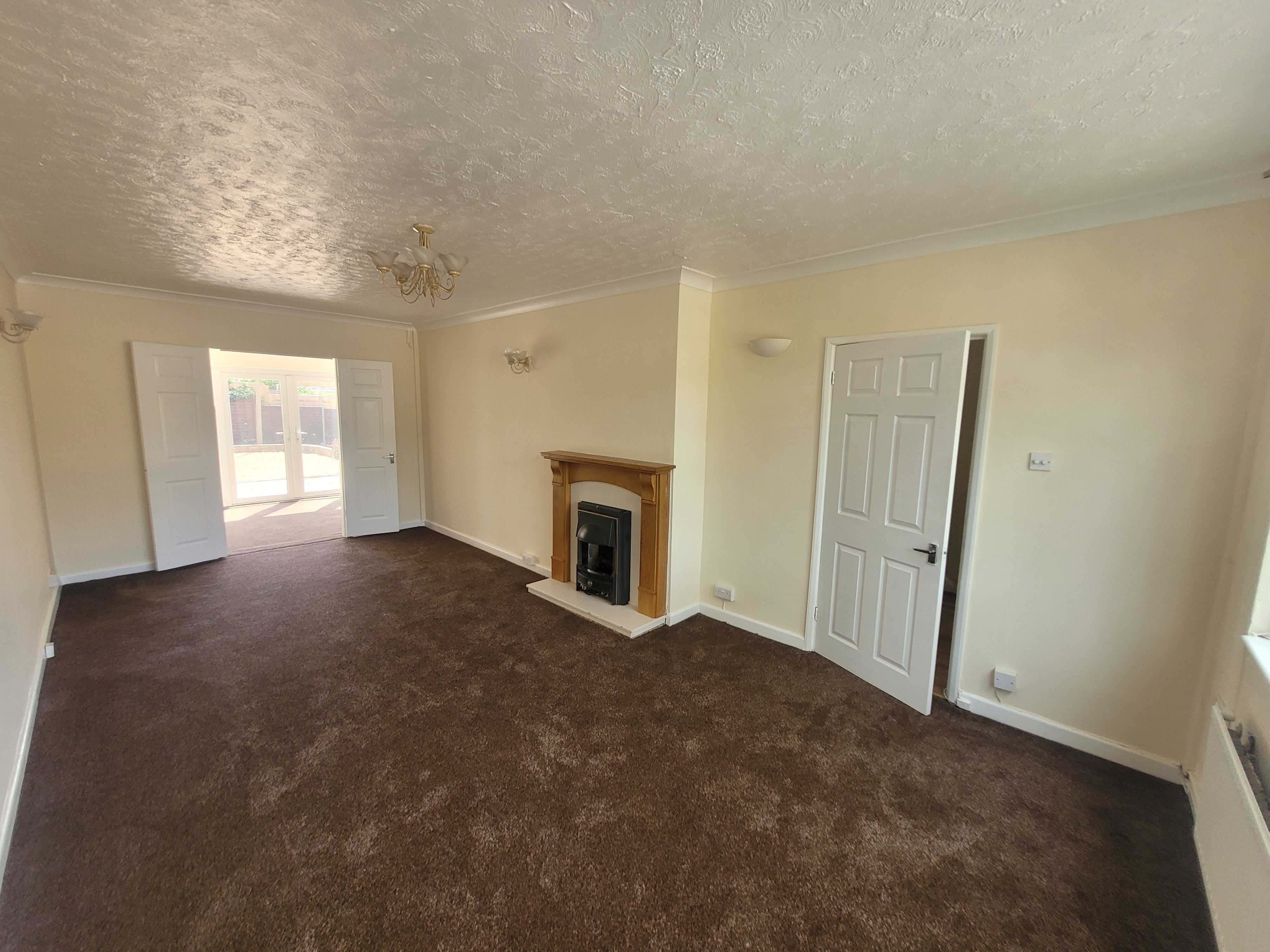 House Hetherington Close in Slough