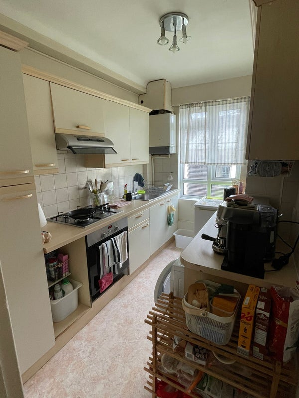 Flat Oakhill Road in Greater London