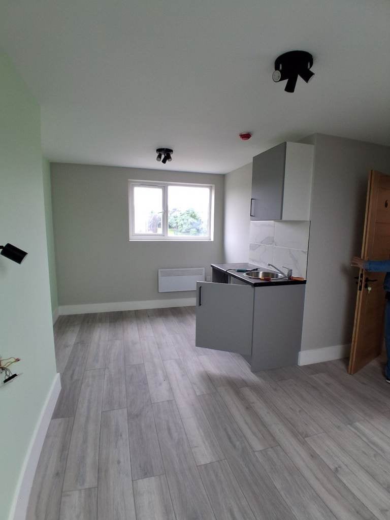 Flat Roxeth Grove in Greater London