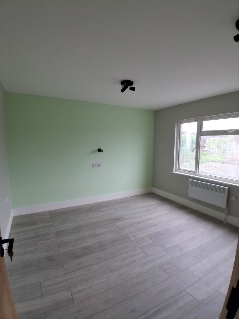 Flat Roxeth Grove in Greater London