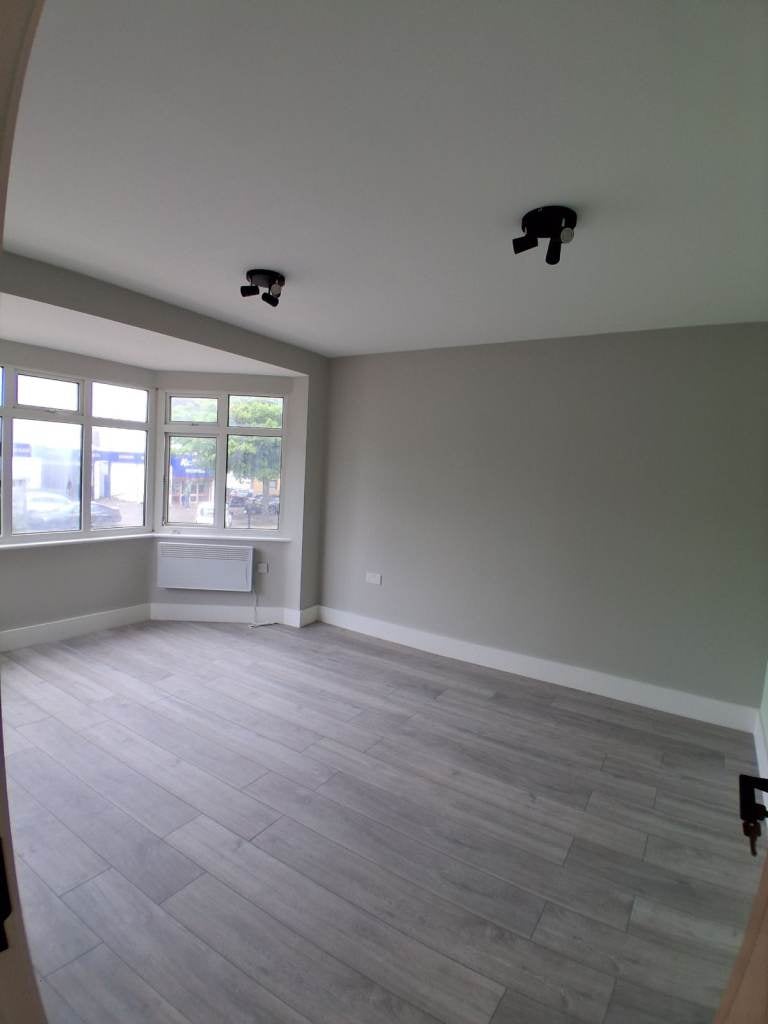 Flat Roxeth Grove in Greater London