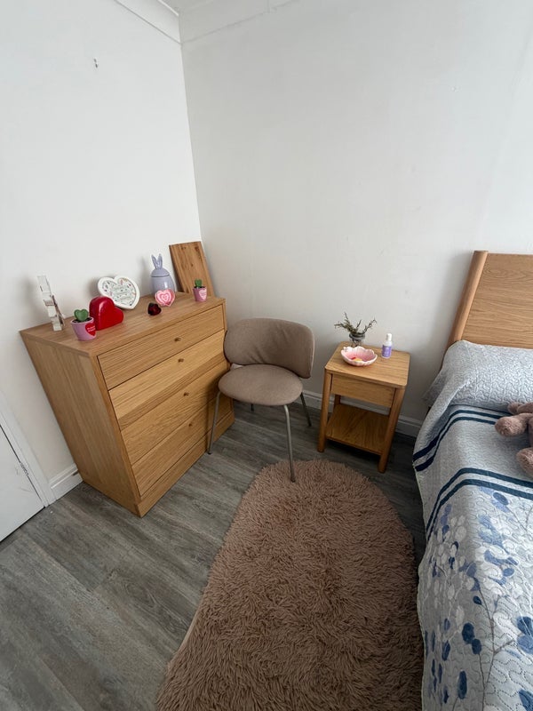 Room Circle Way West in Cardiff
