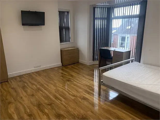 Room Hawthorne Avenue in Swansea