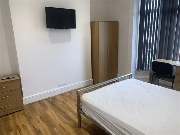 Room Hawthorne Avenue in Swansea