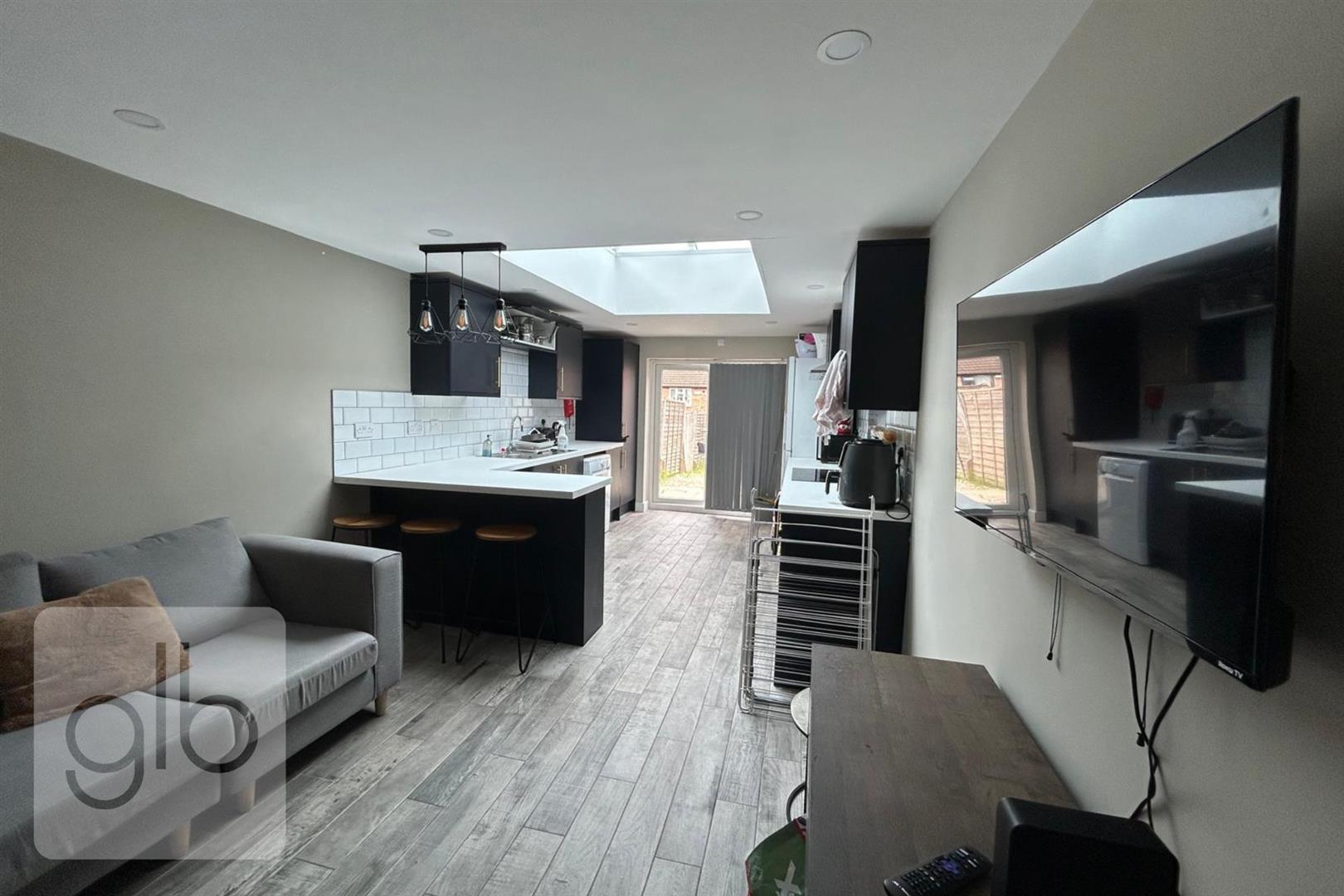 Room Carmelite Road in Coventry