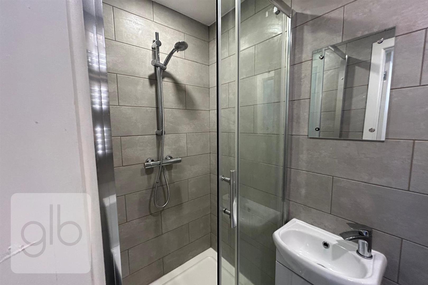 Room Carmelite Road in Coventry