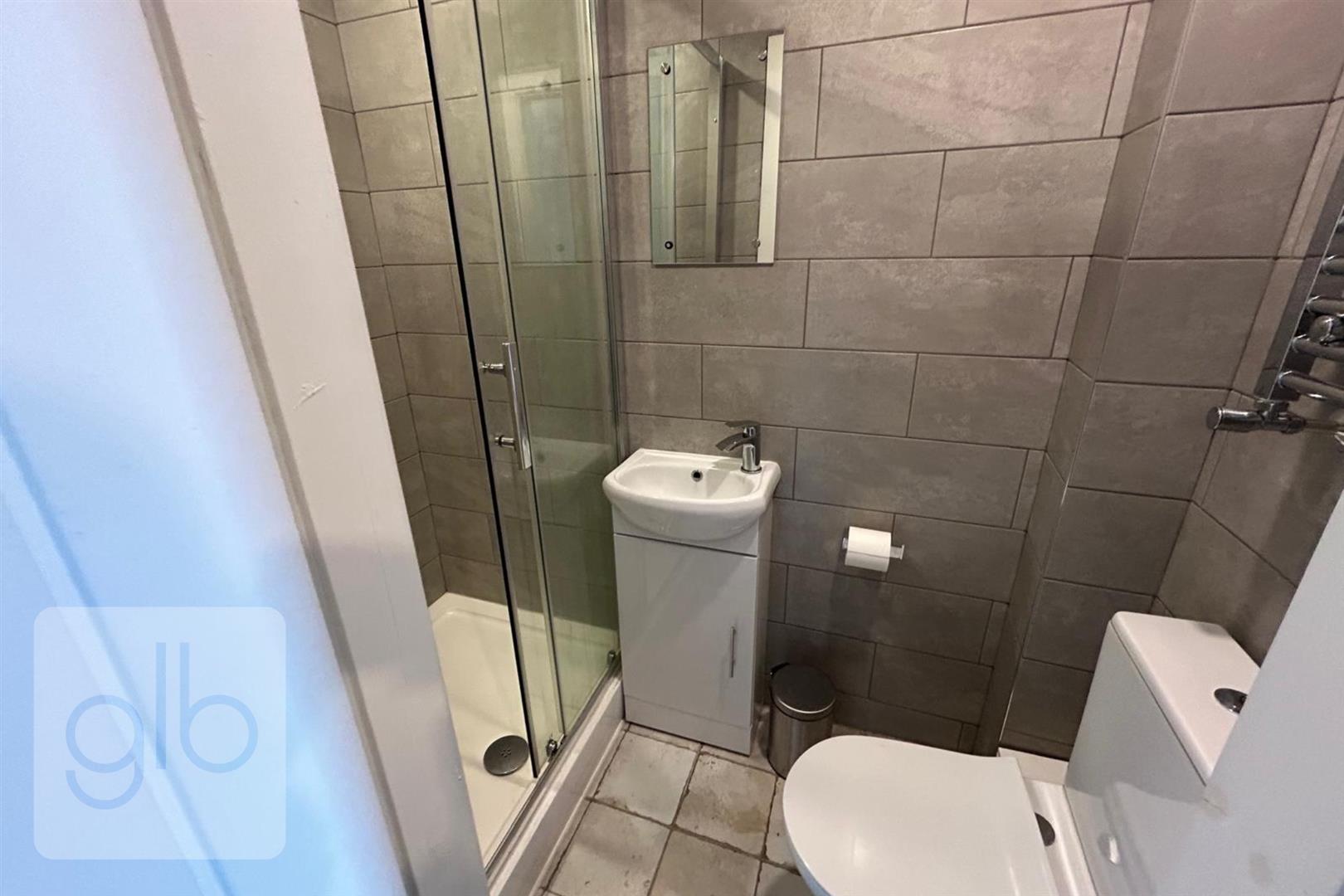 Room Carmelite Road in Coventry