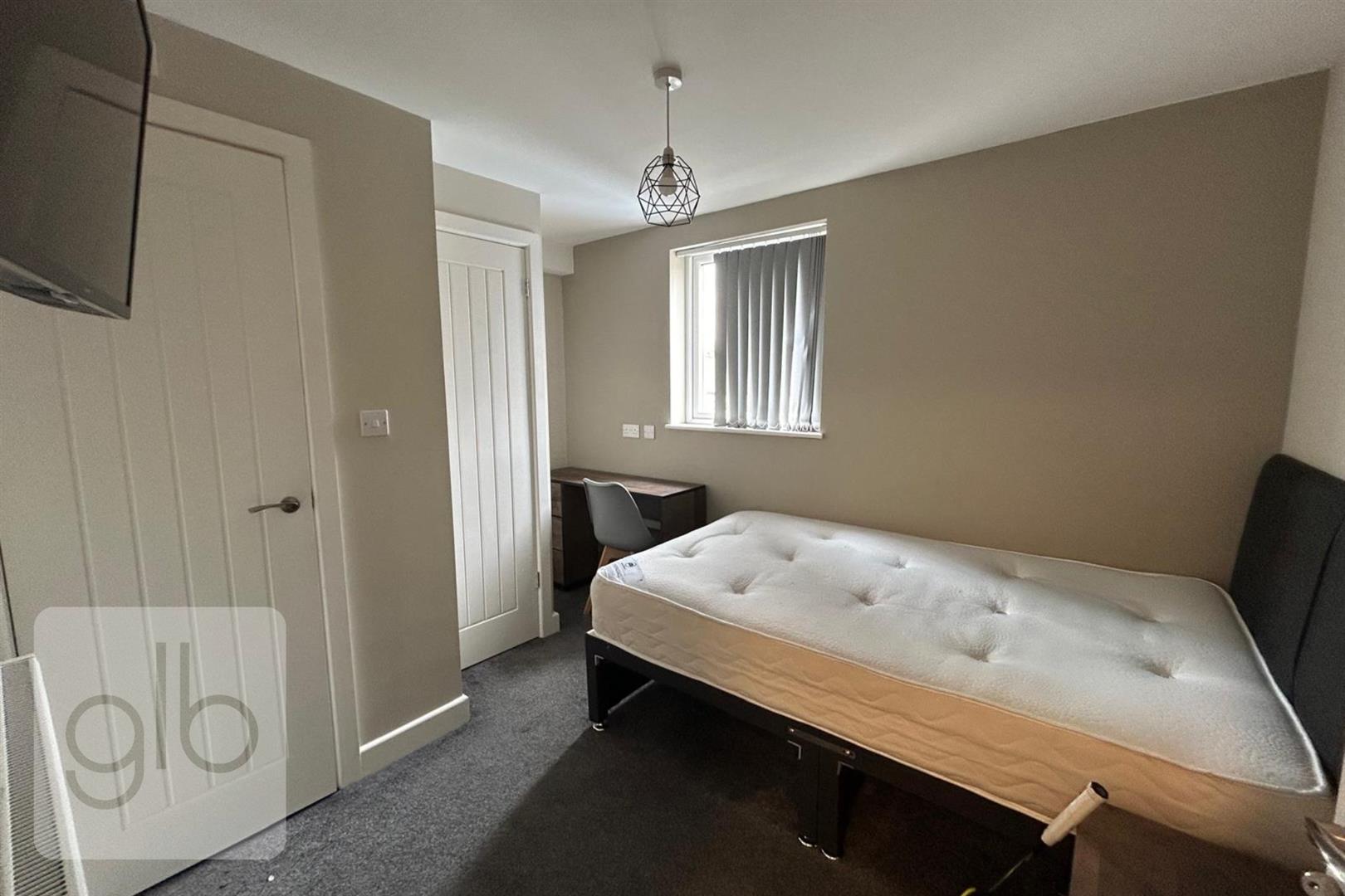 Room Carmelite Road in Coventry