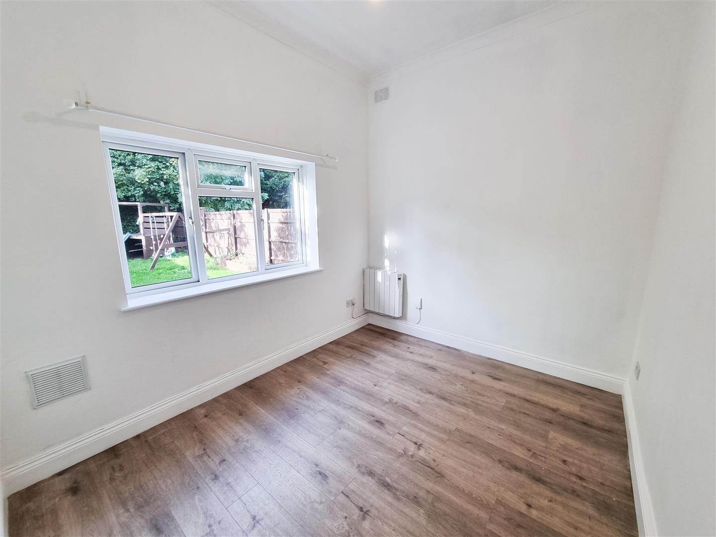 Flat Oakfield Road in Greater London