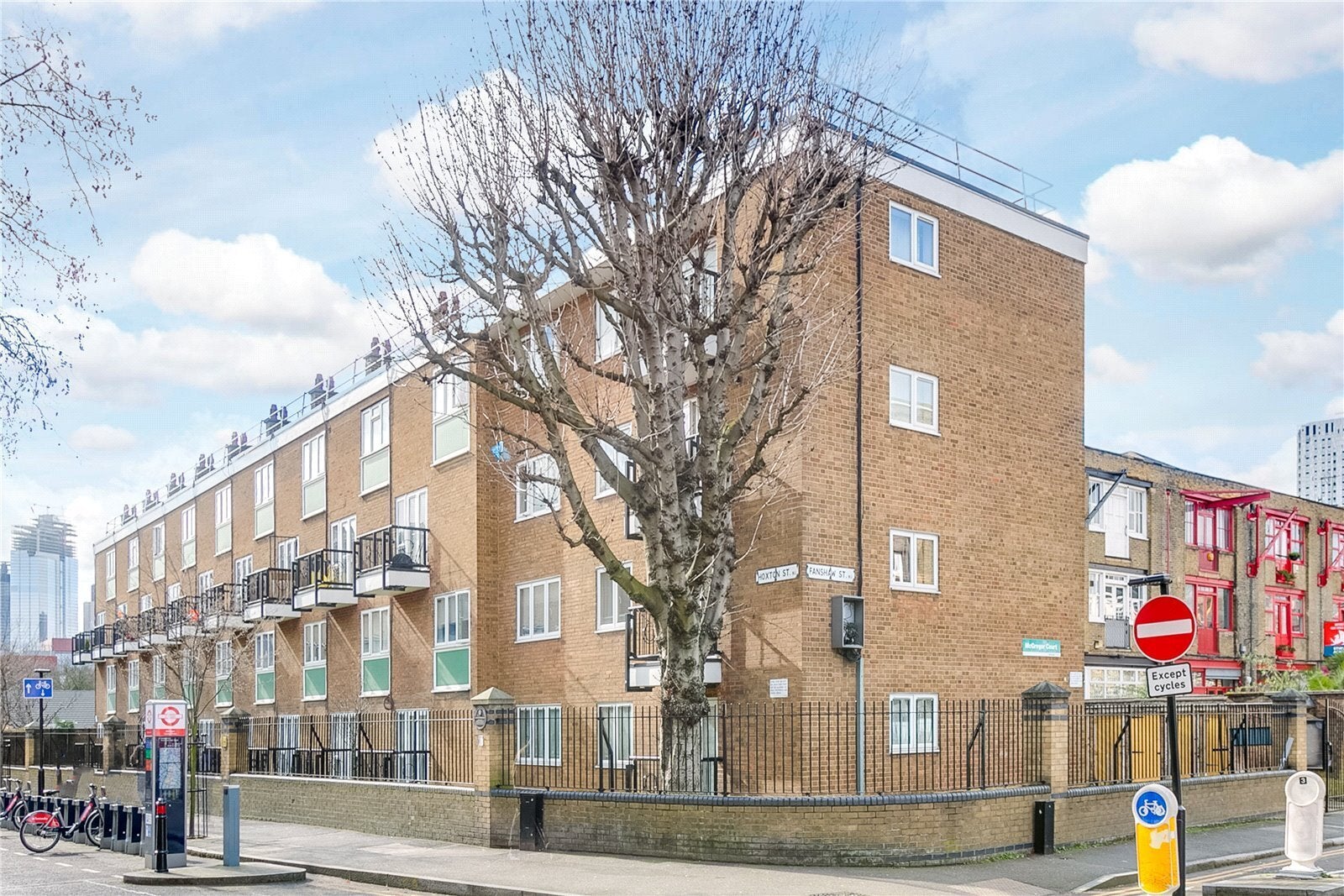 Flat Fanshaw Street in Greater London