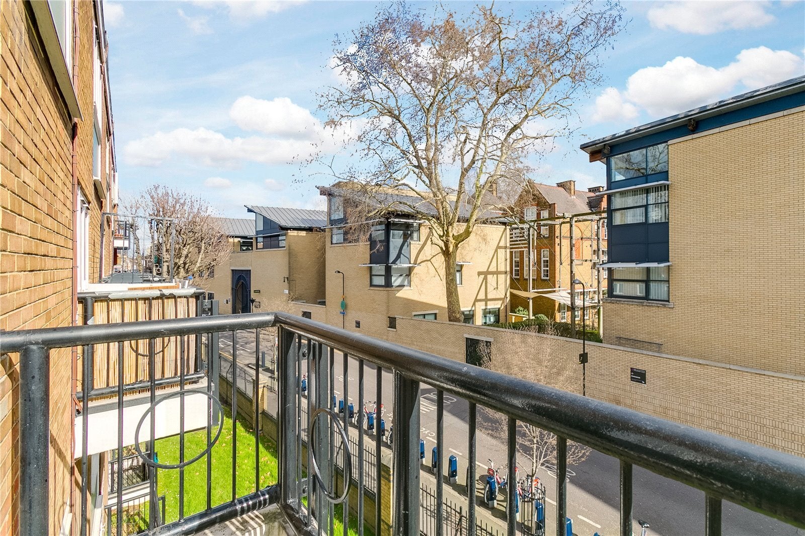 Flat Fanshaw Street in Greater London