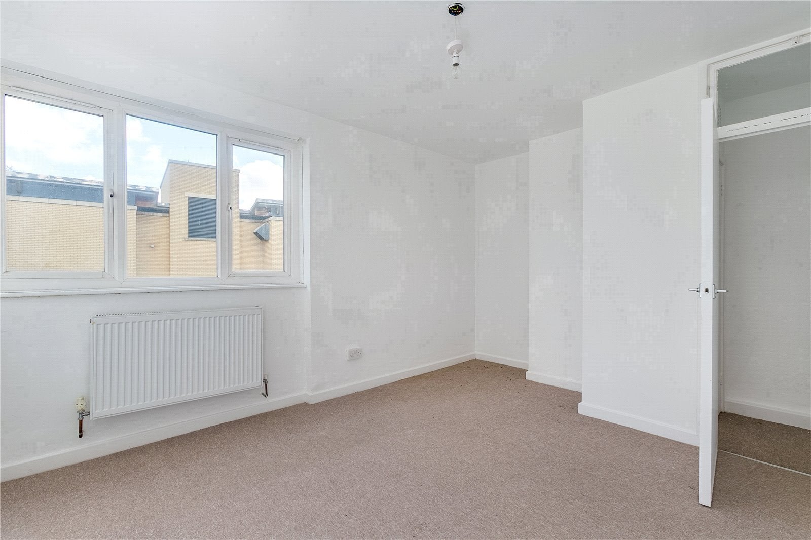 Flat Fanshaw Street in Greater London