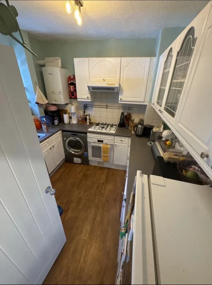 Flat Poynders Gardens in Greater London