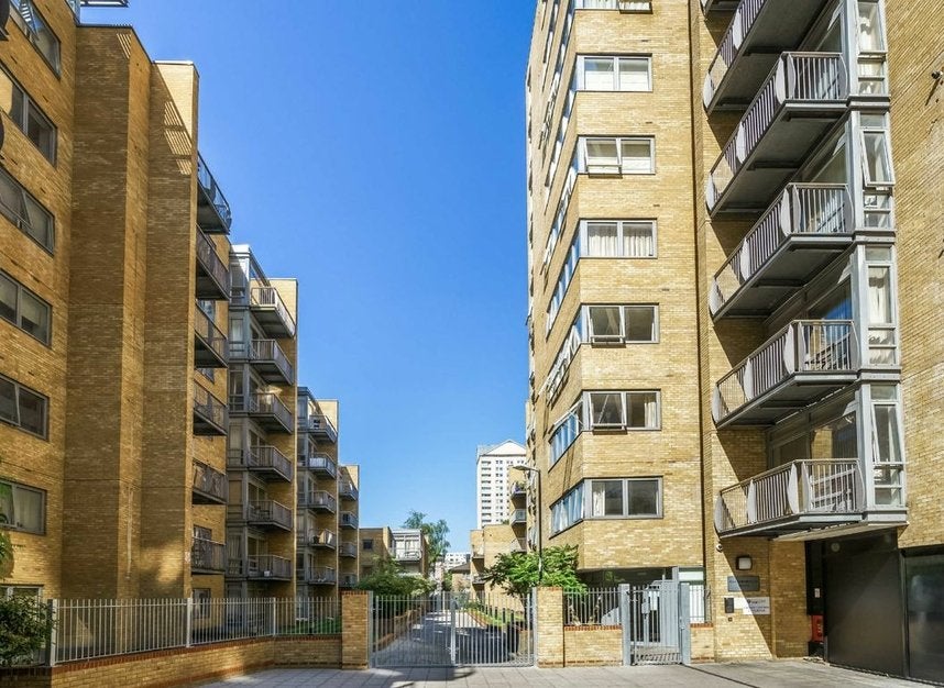 Flat Cassilis Road in Greater London
