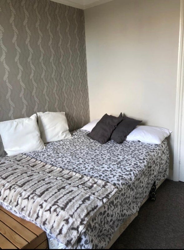 Room Richmond Way in Greater London